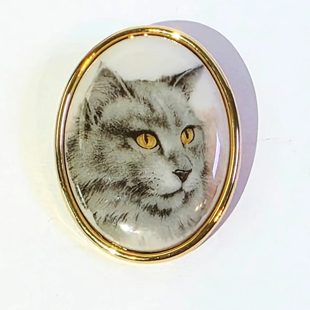 Vintage Gold Tone Painted Cat Kitten Kitty Porcelain Oval Brooch Pin or Pendant